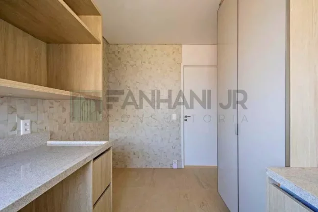 Imagem Luxuoso apartamento de 3 suítes no coração do Jardim Paulista, São Paulo - 226m², 3 salas, 5 banheiros e 4 vagas de garagem.