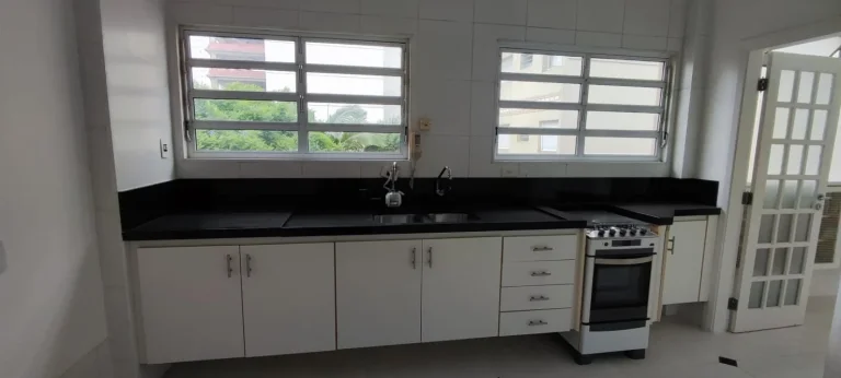 Imagem Apartamento 150 M², 3Q, 1 Suíte, Lavabo, 4 Banheiros, 1 Vaga fixa e escriturada, Dependência completa de serviço, Próximo a 2 estações do metrô.