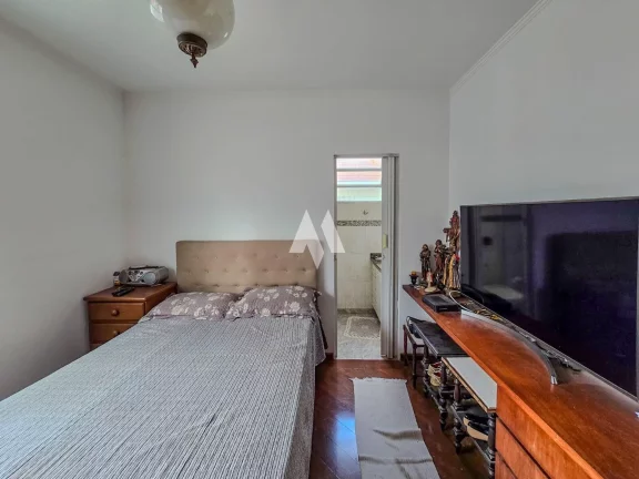 Imagem Apartamento com 2 dormitórios, sendo 1 suíte e dependência completa a 1/2 quadra da praia à venda no Embaré, Santos/SP