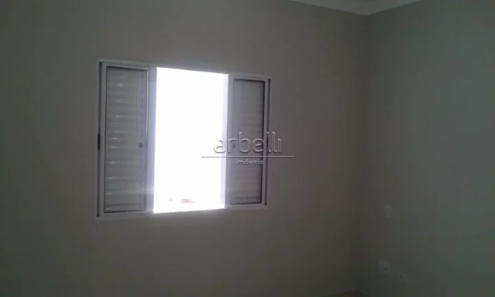 Imagem Sobrado Novo, com 180 metros de área construída, com 3 dormitórios, 3 vagas de garagem e churrasq...