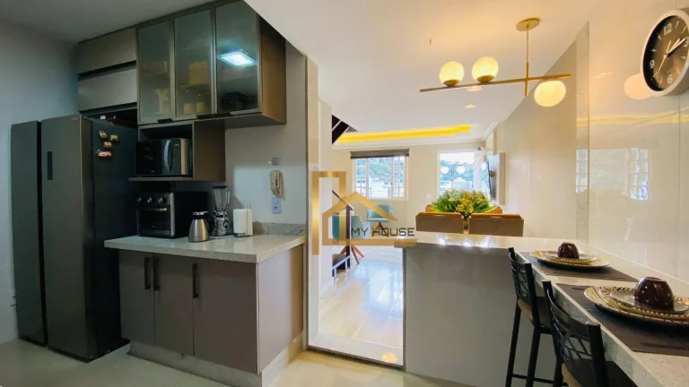 Casa em condomínio c/ 3 suítes à 1 min do Centro