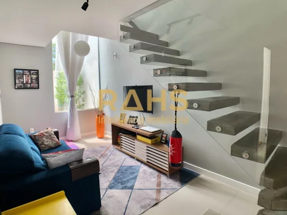 Imagem Sobrado Geminado com 115 m² de área construída com 1 suíte e 2 quartos, 2 vagas de garagem a ven...