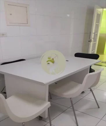 Imagem PARA INVESTIDORES! APARTAMENTO COM ELEVADOR, A 1 QUADRA DA PRAIA DO EMBARE. MUITO ABAIXO AO VALOR DE...
