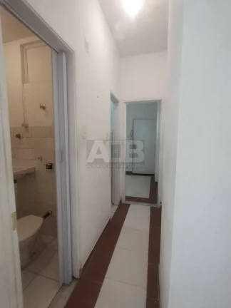 Imagem Apartamento Sala e Quarto em Copacabana, 30m2, Prédio Misto, Aceita Airbnb.
