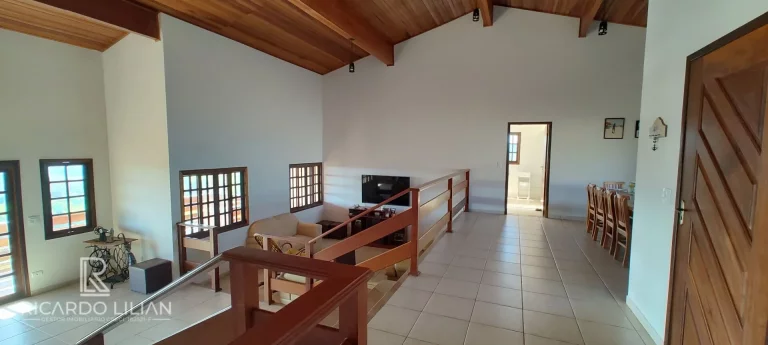 Imagem "Espetacular Casa em Condomínio Fechado: 4 Suítes, Área Gourmet, Piscina e Vista Inigualável!"