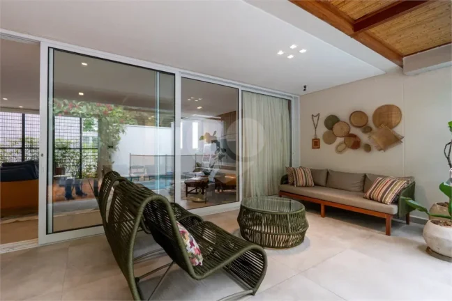 Imagem Casa à venda com 3 quartos, sendo 3 suítes, em Morumbi, São Paulo - SP