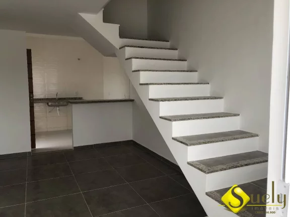 Imagem Lindo sobrado em terreno de esquina com dois quartos!