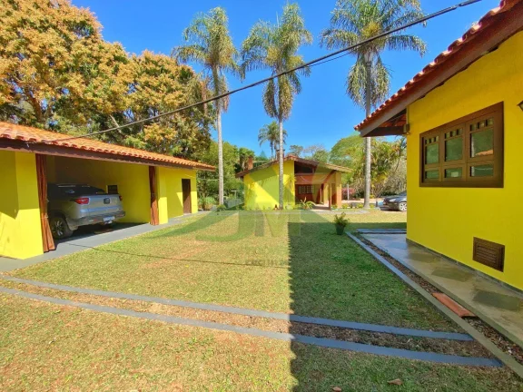 Imagem Belíssima Chácara à Venda em Condomínio Fechado Localizado em Atibaia-SP