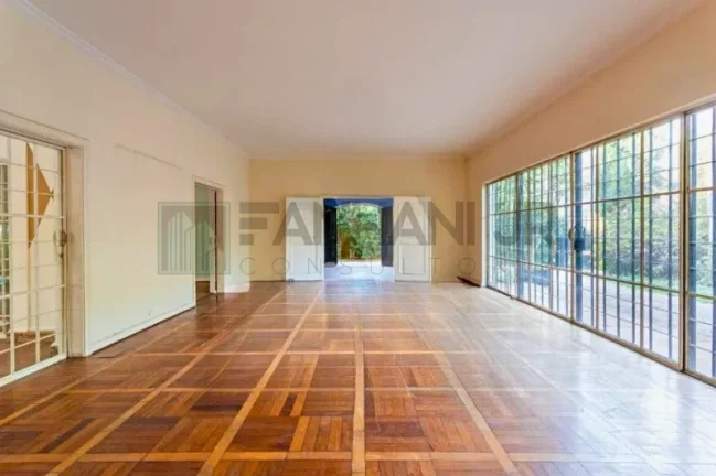 Imagem Casa de Luxo no Jardim Europa: 5 Quartos, 3 Suítes, 4 Salas, 10 Vagas de Garagem, 600m² - Venda ou Locação em SP