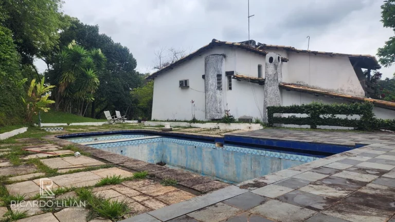 Imagem A VENDA!!! Casa em condominio com 3 dormitorios sendo uma suite, piscina e 4 vagas cobertas.