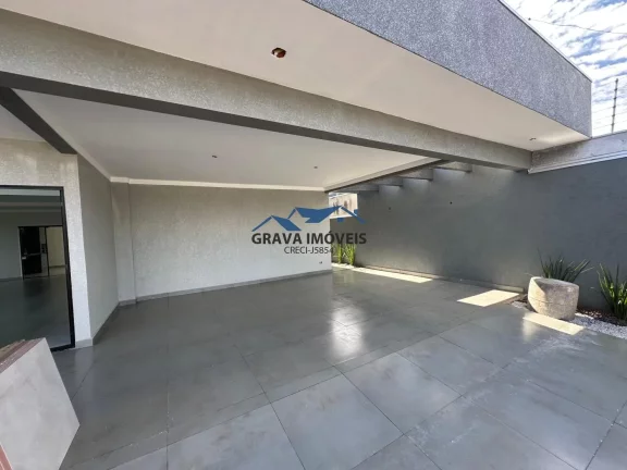 Imagem Alto Padrão para Venda em Maringá, Jardim Barcelona, 4 dormitórios, 1 suíte, 2 banheiros, 5 vagas