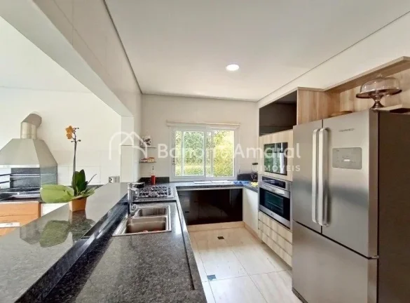 Imagem Casa luxuosa e moderna à venda em terreno de 1.270 m² com 600 m² de área construída, oferecendo...