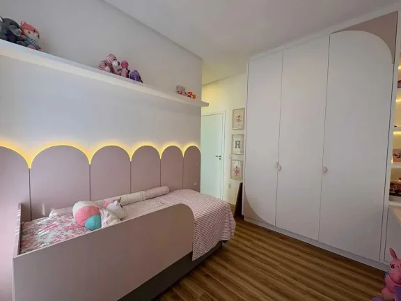 Imagem Casa mobiliada no Condomínio Caledônia com 3 suítes e 6 vagas de garagem em Camboriú/Sc