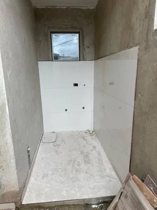 Imagem Sobrado Novo no CIC de frente para Rua - R$430 MIL