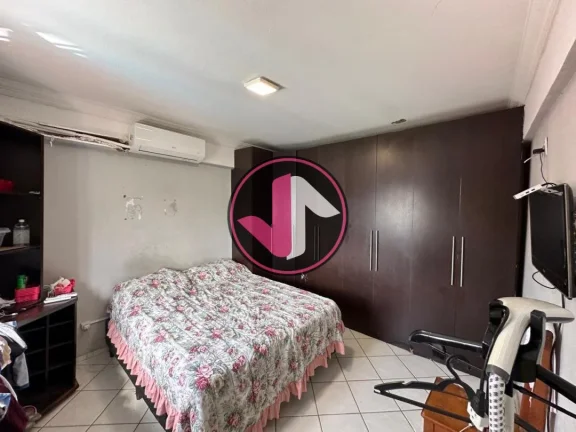 Imagem Aproveite a oportunidade de adquirir esta incrível casa localizada no bairro CPA I, em Cuiabá. Com...