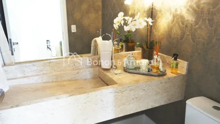 Imagem Espaçosa casa com área construída de 343 m². A residência possui living para vários ambientes,...