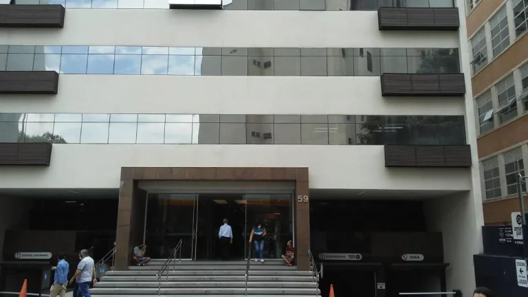 Imagem Conjunto comercial com vaga na Cincinato Braga