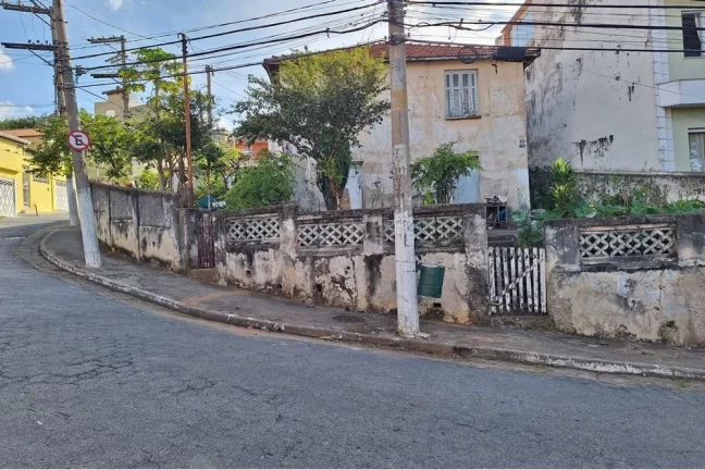 Imagem Terreno de Esquina com Excelente Localização – Perfeito para Investidores ou Projeto Residencial!