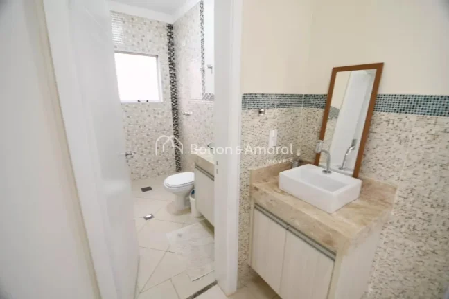 Imagem Esta casa é uma excelente opção para quem busca conforto e funcionalidade. Com três quartos, sen...