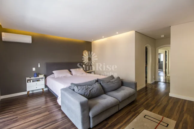 Imagem Casa a venda mobiliada e reformada - Alphaville 6 | 4 suítes - 4 vagas - 360m² AC - 360m² AT | R$2.990.000
