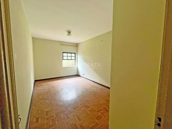 Imagem Casa à venda no centrinho do Capivari em Campos do Jordão | Terreno plano com alto potencial de investimento