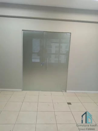 Imagem Sala comercial 90 m², dividida em recepção, copa, banheiro e ambiente para dois (escritórios -consultórios) Curitiba PR