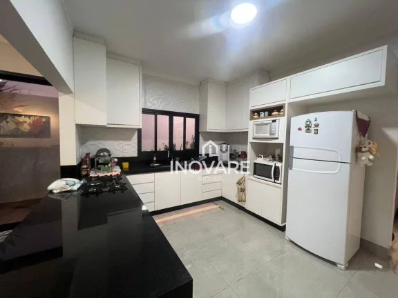 Imagem Casa com 3 dormitórios à venda, 182 m² por R$ 900.000,00 - Jardim Morumbi - Itumbiara/GO