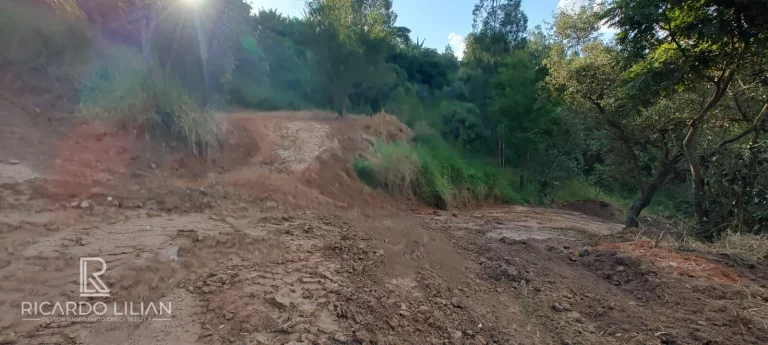 Imagem "Oportunidade única! Terreno em declive com vista deslumbrante e infraestrutura completa em condomínio de chácaras com portaria 24 horas"