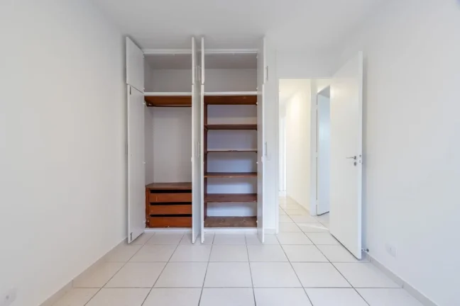 Imagem OPORTUNIDADE IMPERDÍVEL ! Apartamento Reformado 92M², 3Q, 1 Suíte, 2 Banheiros, 1 Vaga, Academia, Quadra, Playground, Salão de Festas, Salão de Jogos.
