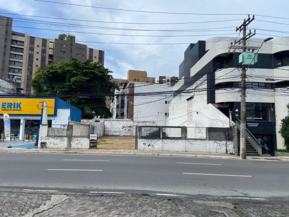 Imagem A 5ª Avenida Imóveis aluga Lote 507,00m2 no Rio Vermelho por R$15.000,00: em frente ao Posto Shell