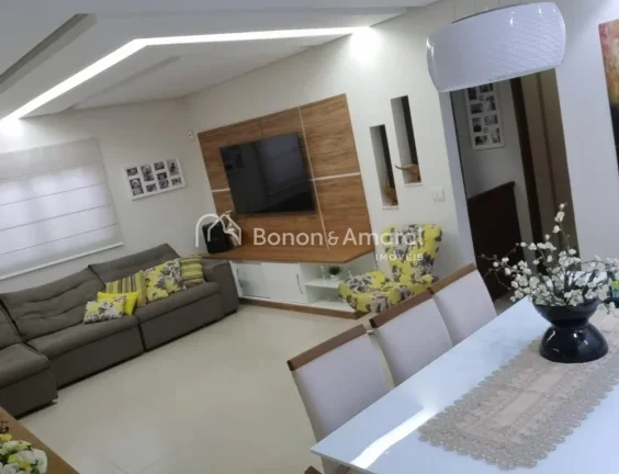 Imagem Casa aconchegante à venda no bairro Capuava, em Valinhos/SP, com ambientes espaçosos e cercada por...