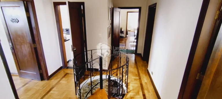 Imagem Sobrado à venda, 710m² com 4 dorm sendo 2 suítes, 8 vagas, casa com edícula, piscina com cascata e churrasqueira - Alto da Lapa