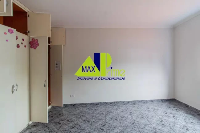 Imagem Casa de Luxo para Locação na Vila Granada, São Paulo-SP: 5 Quartos, 1 Suíte, 3 Salas, 3 Banheiros, 6 Vagas de Garagem.