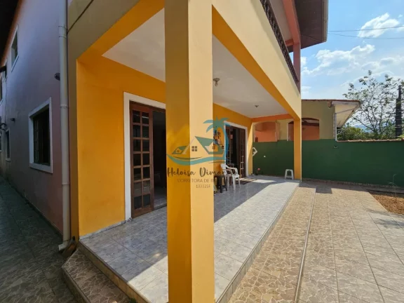 Imagem Casa assobradada com 215 m² de área construída a venda na região central de Ubatuba.