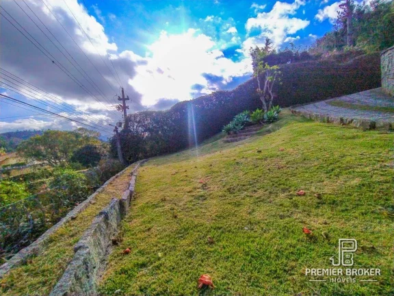 Imagem Casa com 4 dormitórios à venda, 330 m² por R$ 950.000,00 - Albuquerque - Teresópolis/RJ