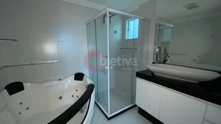 Imagem Cobertura duplex, 4 quartos, mobiliada, Praia do Forte - Cabo Frio