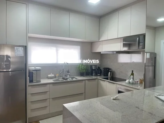 Imagem Casa Nova á Venda com 03 Dormitórios sendo 01 Suíte Localizado no Centro de Camboriú - SC