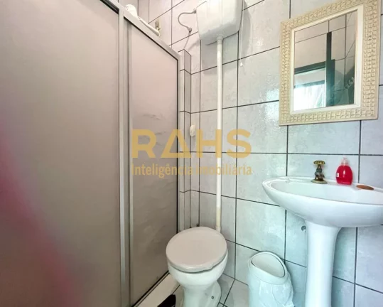 Imagem Ótimo sobrado averbado localizado no Saguaçu, com amplo espaço de fundos, com churrasqueira, pisc...