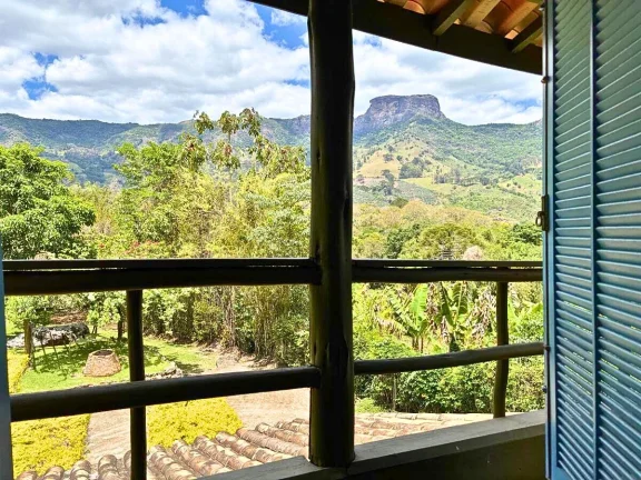 Imagem O privilégio de acordar diante da Pedra do Baú: Exclusividade e Paz