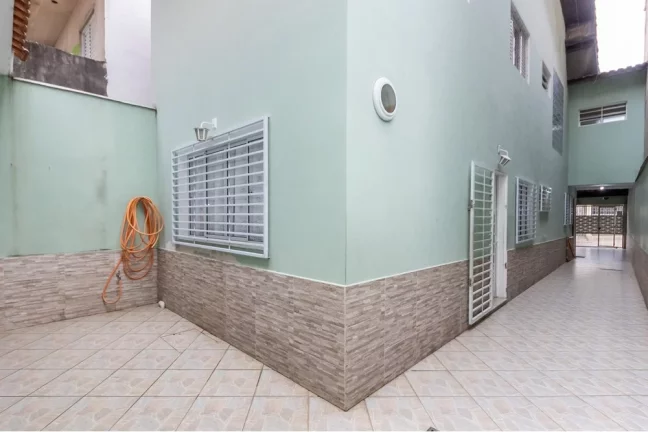Imagem Aconchegante Sobrado em Perus: 135m², 3 quartos, 3 banheiros, 1 suíte, 2 vagas cobertas