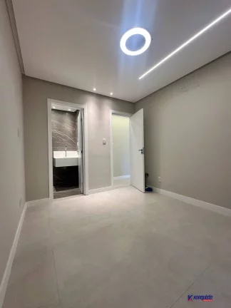Imagem VENDO CASA 4/4 REFORMADA CONDOMÍNIO-SIM