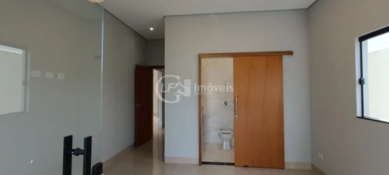 Imagem Imperdível casa à venda em Campo Grande-MS, Bairro Seminário: 3 quartos, 1 suíte, 2 salas, 3 banheiros, 3 vagas, 128m².