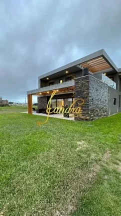 Imagem Sobrado Costa Serena, a beira do lago, condomínio beira mar com 04 suites mobiliado