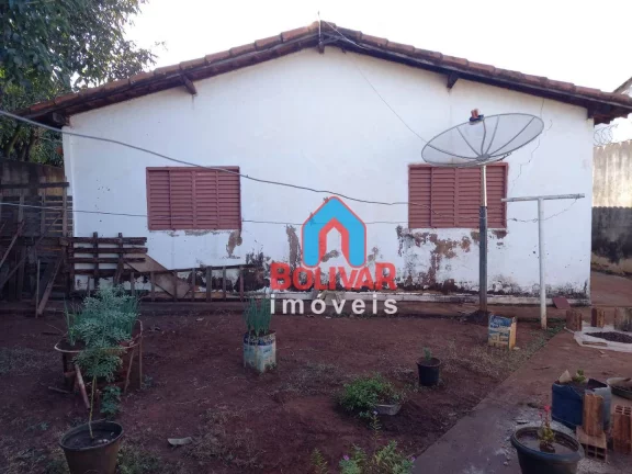 Imagem Casa com 3 dormitórios à venda, 90 m² por R$ 160.000,00 - Jardim Leonora - Itumbiara/GO