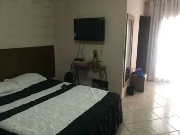 Imagem Sobrado com 3 Quartos e 3 banheiros à Venda, 237 m² por R$ 650.000