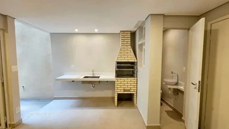 Imagem Apartamento totalmente reformado com grande área privativa.
? Área total de 220m², sendo 153m² i...