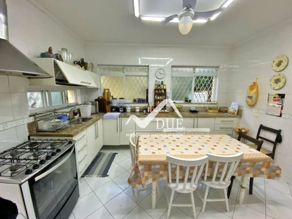 Imagem casa á venda a uma quadra da praia com 3 dormitórios e 1 suíte