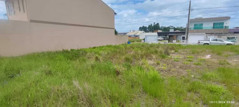 Imagem Terreno 12x25 300 m2 em rua asfaltada no Centro Penha/SC