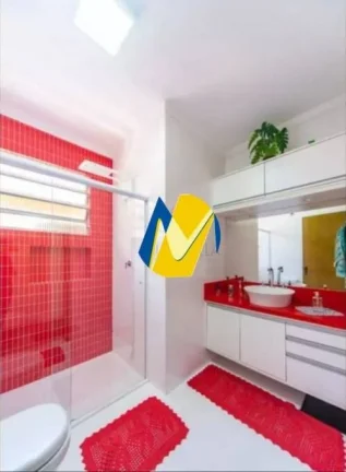 Imagem Sobrado amplo com 3 dormitórios e cozinha planejada - pronto pra morar
