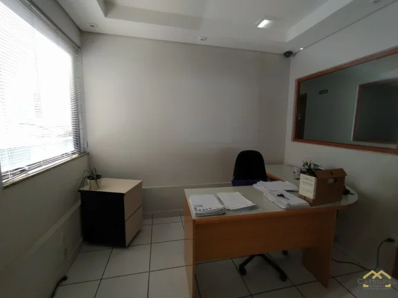 Imagem Salão Comercial com 300m² - Locação no Centro de Jundiaí